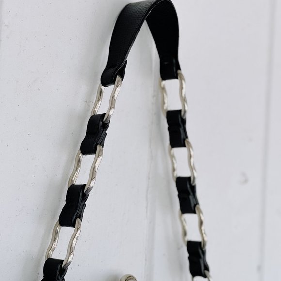 VINTAGE BURBERRY BLACK LEATHER TEXTURED SHOULDER CLUTCH - Picture 3 of 8